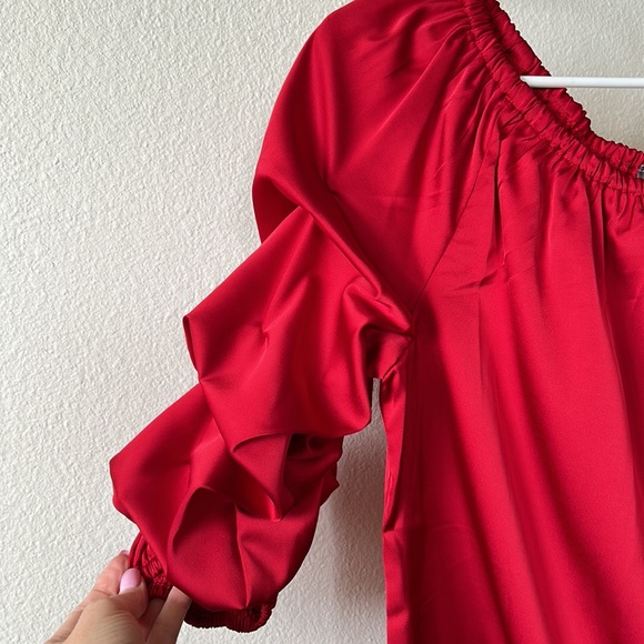 Vince Camuto Off the Shoulder Bubble Sleeve Blouse in Red Hot (M) - Picture 2 of 7